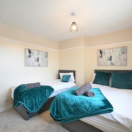 Sleek And Stylish 3 Bed In Bolton - Garden - Parking Exterior foto
