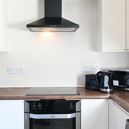 Sleek And Stylish 3 Bed In Bolton - Garden - Parking Exterior foto