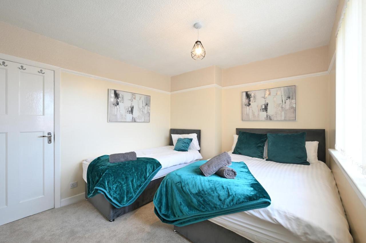Sleek And Stylish 3 Bed In Bolton - Garden - Parking Exterior foto
