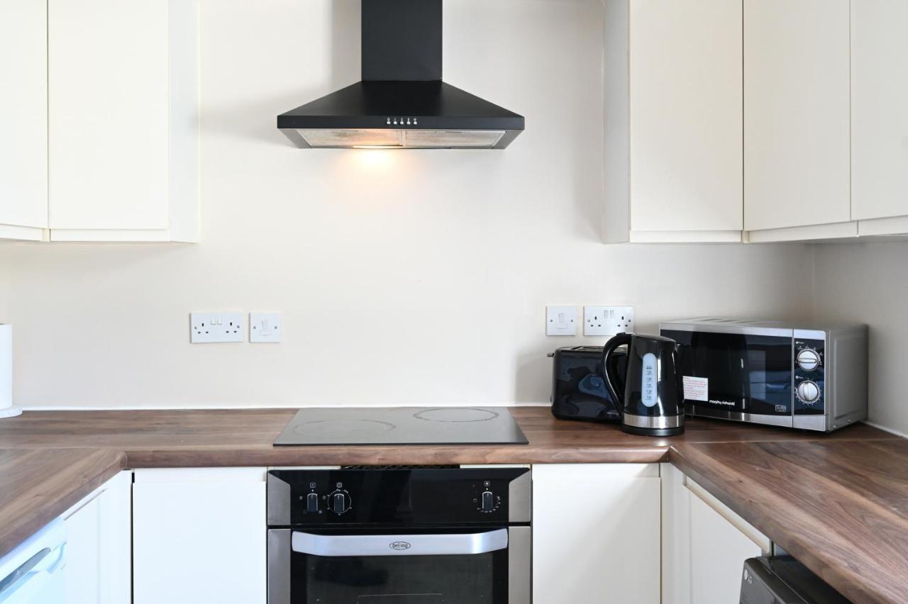 Sleek And Stylish 3 Bed In Bolton - Garden - Parking Exterior foto