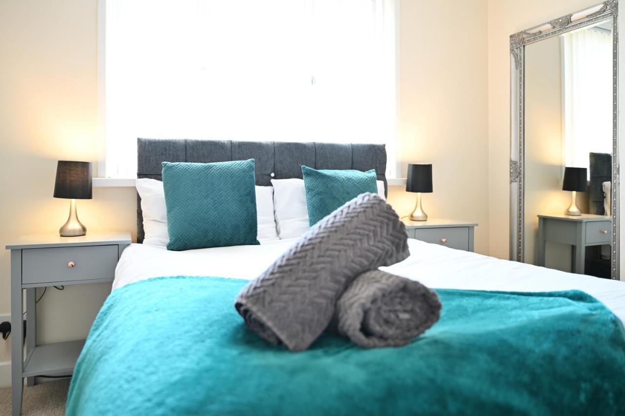 Sleek And Stylish 3 Bed In Bolton - Garden - Parking Exterior foto