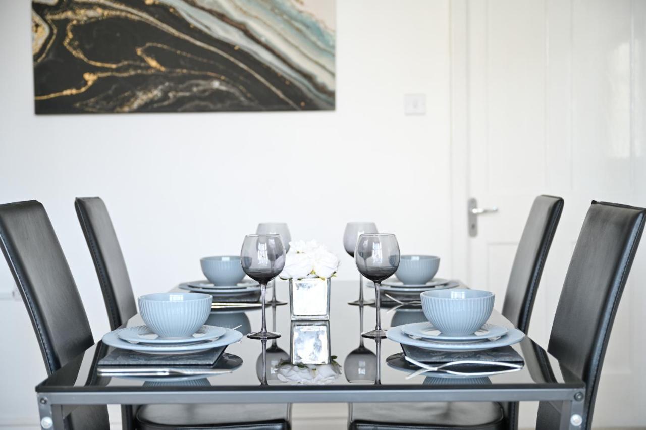 Sleek And Stylish 3 Bed In Bolton - Garden - Parking Exterior foto