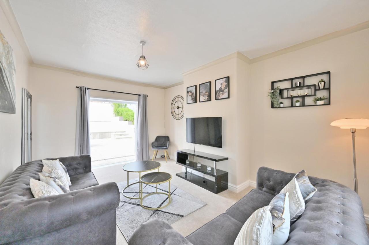 Sleek And Stylish 3 Bed In Bolton - Garden - Parking Exterior foto