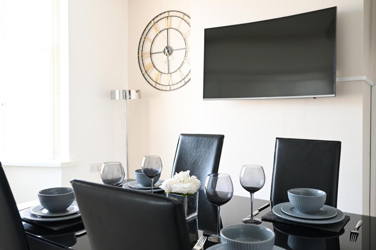Sleek And Stylish 3 Bed In Bolton - Garden - Parking Exterior foto