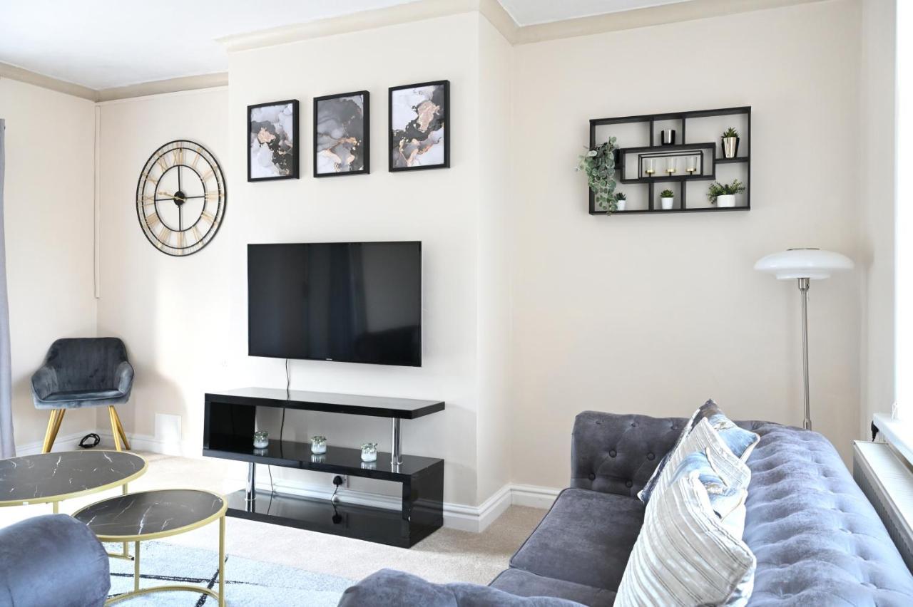 Sleek And Stylish 3 Bed In Bolton - Garden - Parking Exterior foto