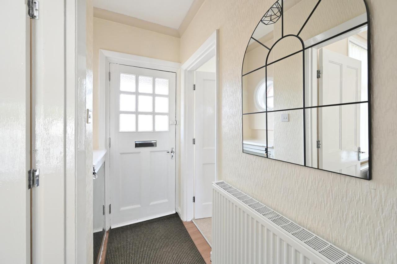 Sleek And Stylish 3 Bed In Bolton - Garden - Parking Exterior foto